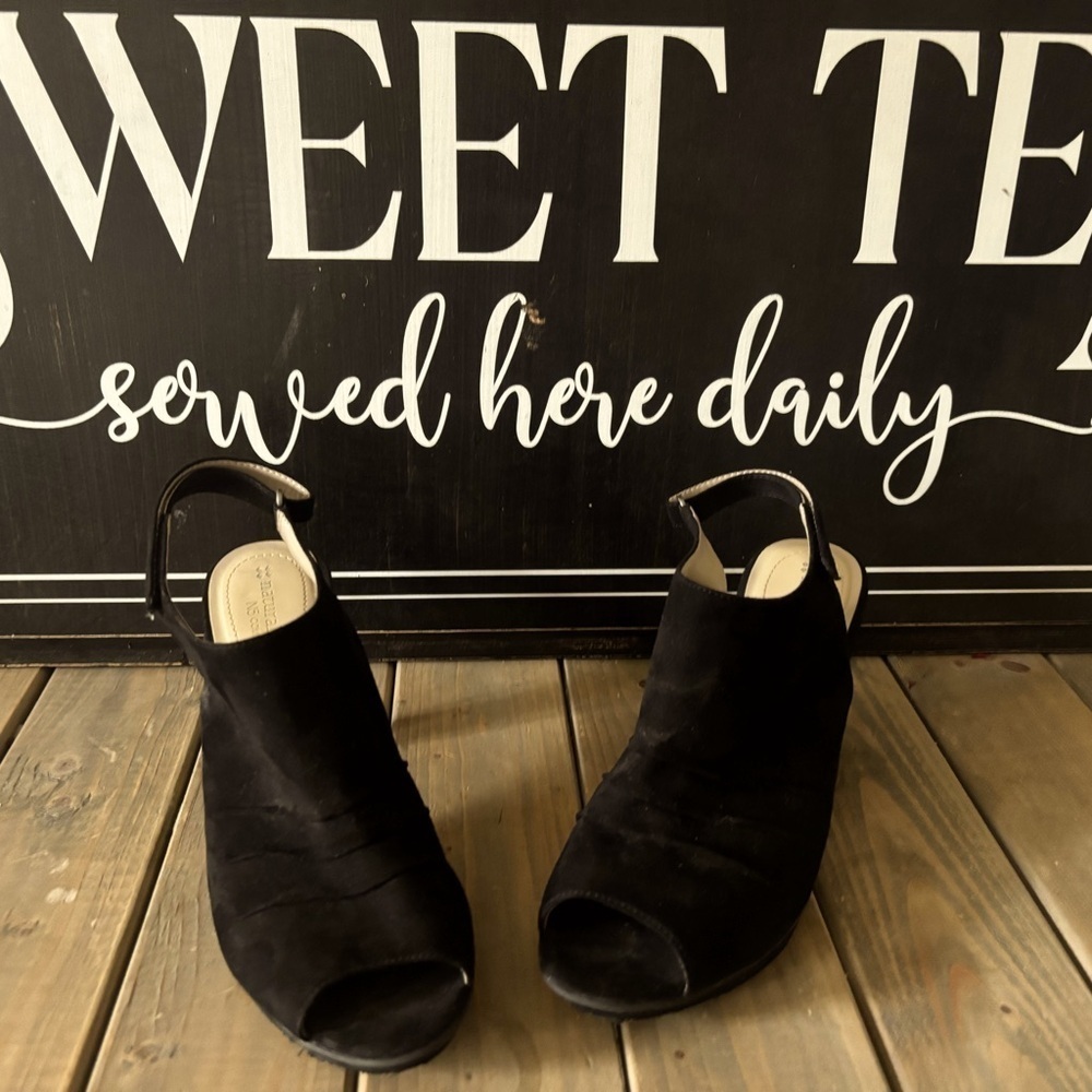 Naturalizer ladies black suede shoe size 8.